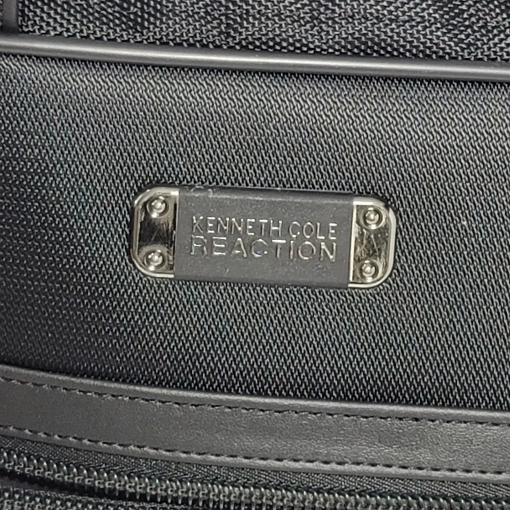 KENNETH COLE REACTION LAPTOP CASE TOP ZIP